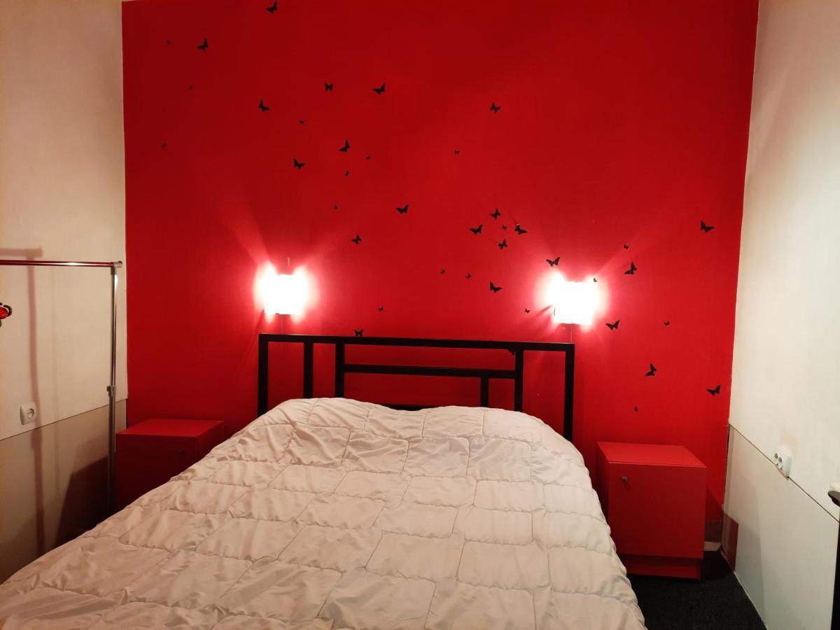 Midnight Cats' Apartment In Rynok Square Світло Є Завжди! Leópolis Exterior foto